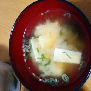 定番☆豆腐とわかめのお味噌汁